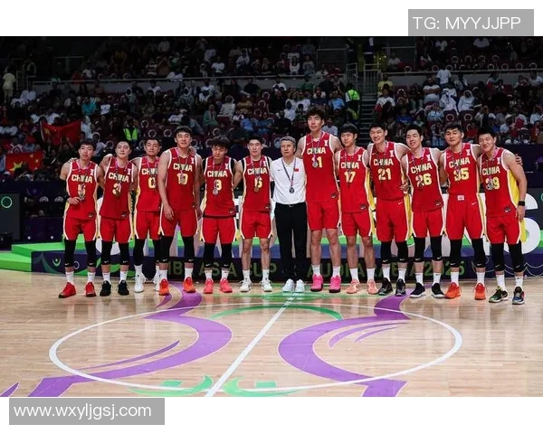 中国男篮迎战新西兰队力争胜利展现团队精神与竞技状态